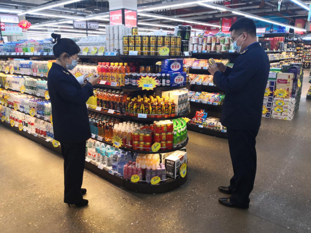 长白山市场监管局加强"两会"期间食品销售环节专项治理